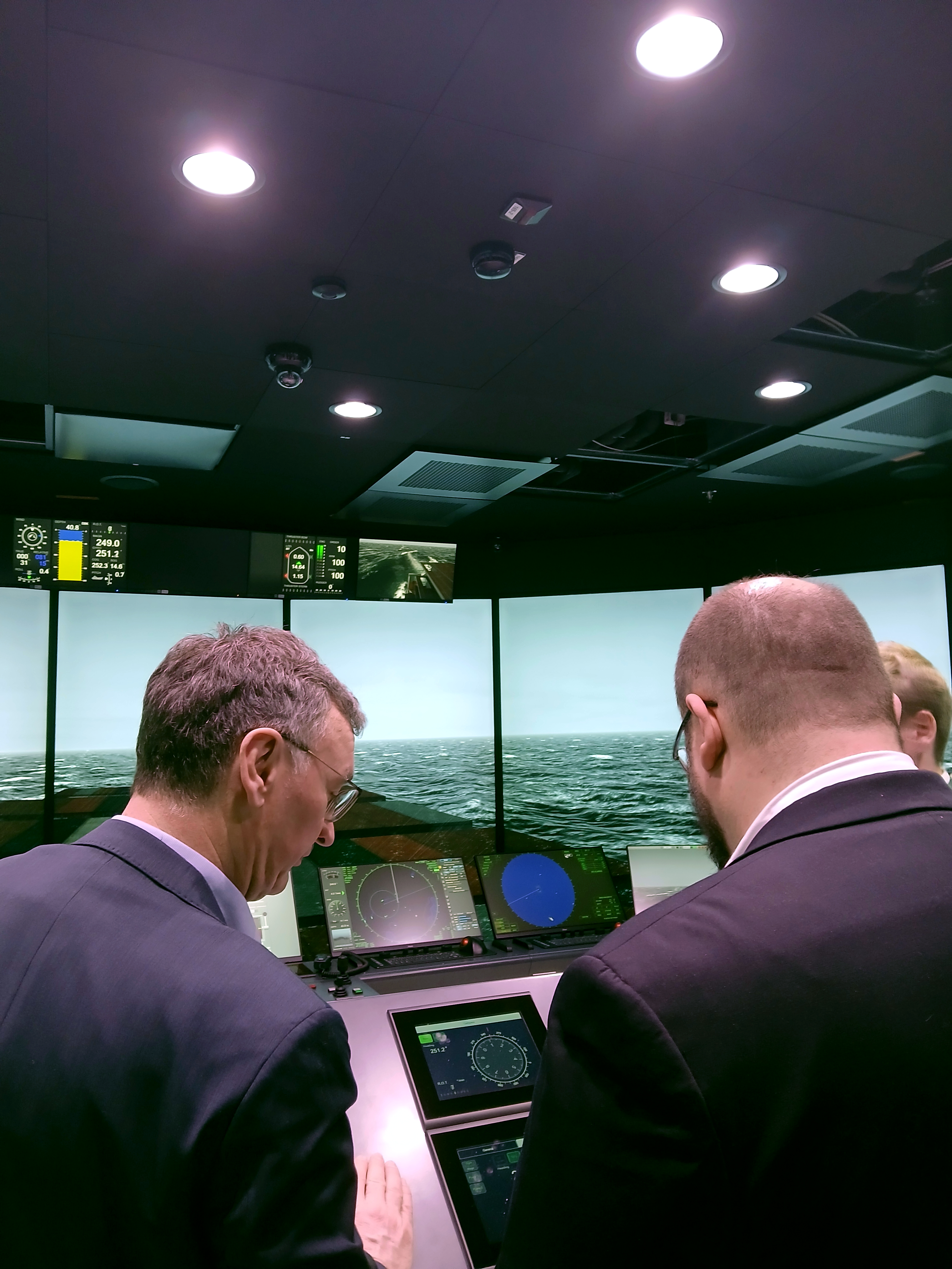 Prof. Dr. Franz Quint and Markus Kuttelwascher using the command board simulator.