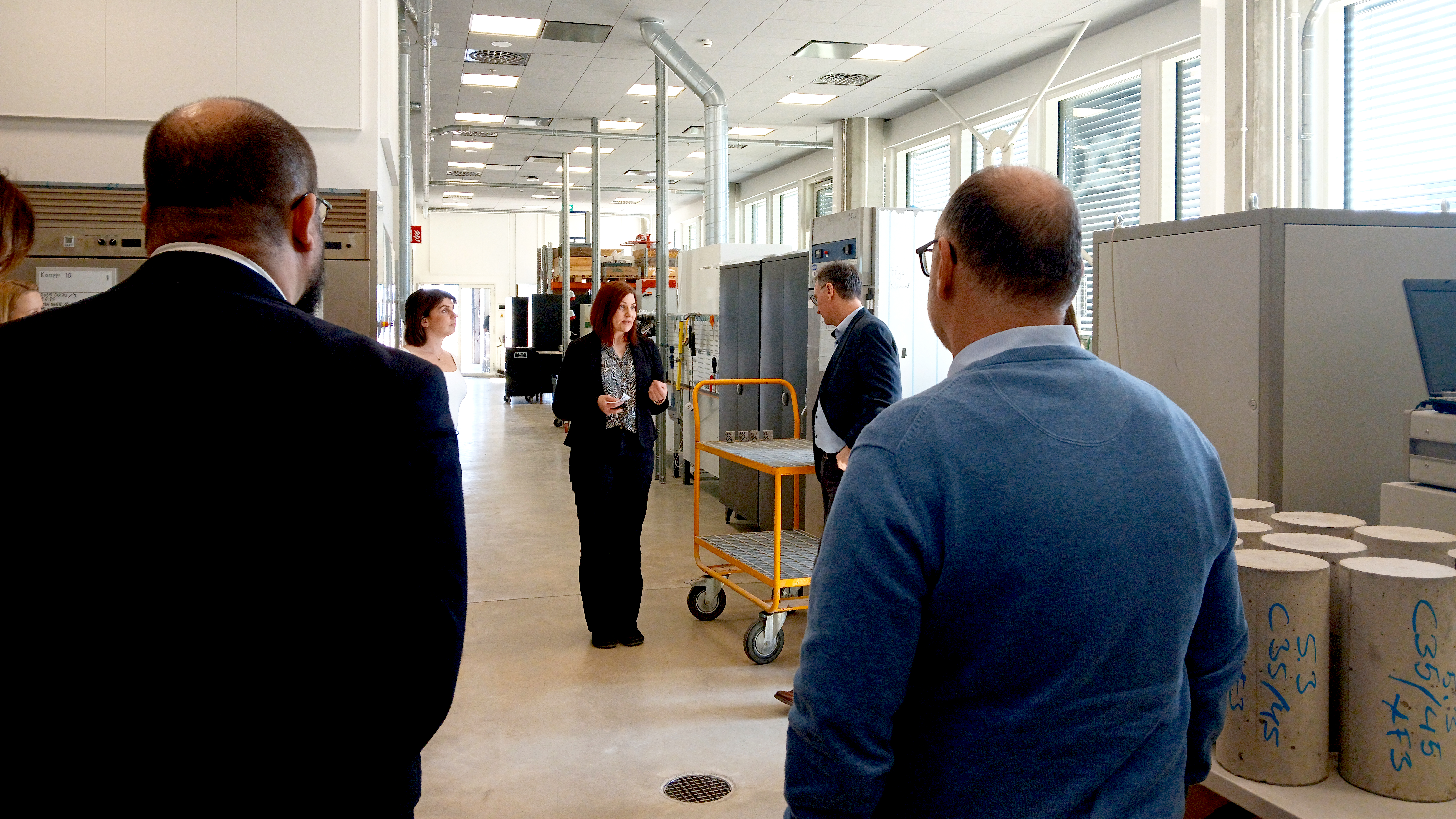 Project Manager Anna Eskola explaining KymiLabs to guests from HKA